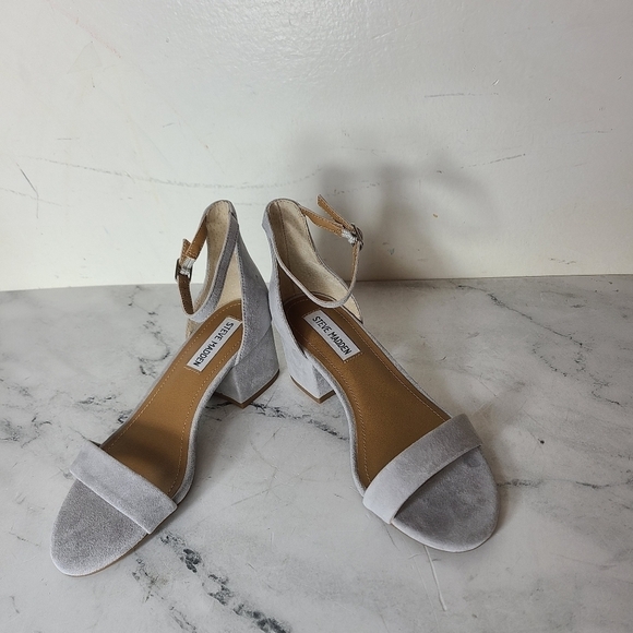 Steve Madden Ireneew Grey Suede Sandal Heel 7W New With Box - Picture 6 of 9